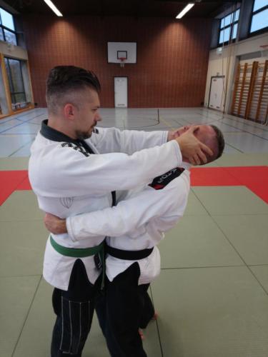 Jiu-Jitsu Abwehr gegen Umklammerung